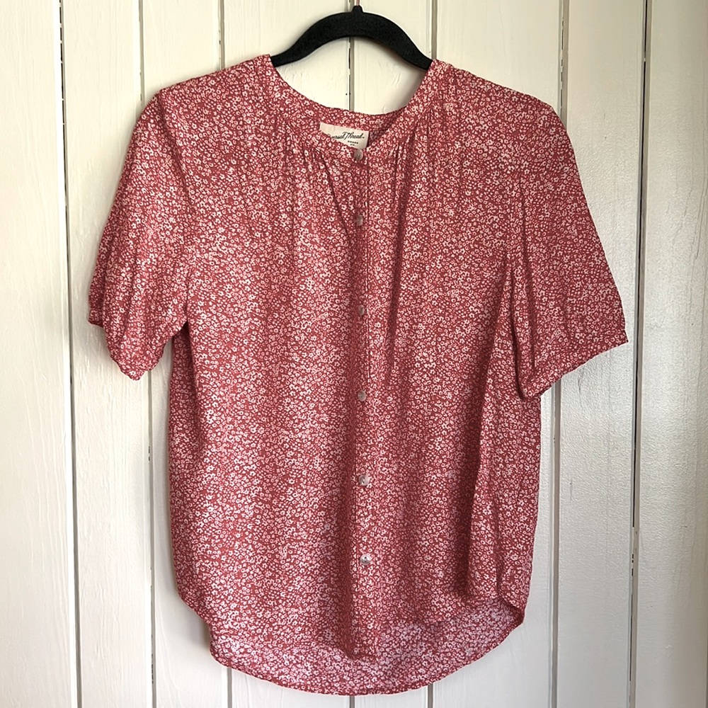 Floral flowing top Red and White. Pair with jeans, shorts, and more. So cute!